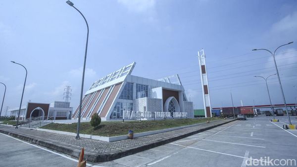 Melihat Masjid Unik di Rest Area Ngawi, Bentuknya Ruku dan Sujud