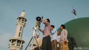 Melihat Pemantauan Hilal di Masjid Al Musyariin, Jakarta Barat