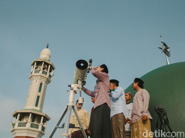 Melihat Pemantauan Hilal di Masjid Al Musyariin, Jakarta Barat