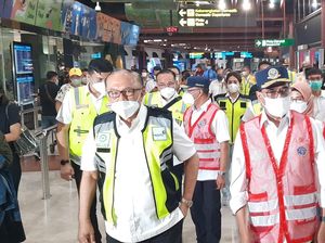 Menhub Tinjau Bandara Soetta H-1 Lebaran: Pemudik Naik 3% Dibanding 2019