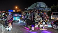 Mereka yang Mudik dengan Kendaraan Bak Terbuka