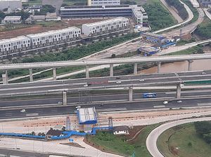 Tol Japek H-1 Lebaran: Jumlah Kendaraan Turun Signifikan, Lalin Lancar Tol Japek H-1 Lebaran: Jumlah Kendaraan Turun Signifikan, Lalin Lancar