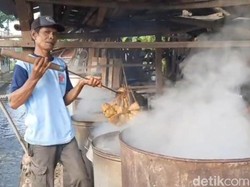 H-1 Lebaran, Ketupat Air Tanjung Tasikmalaya Naik Omzet 100 Persen