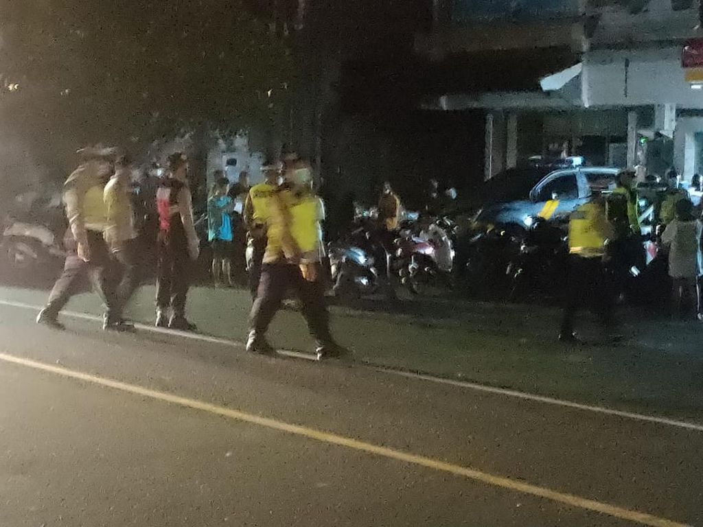 Patroli Malam di Kuta, Polisi Tilang Pemotor-Sita Motor Knalpot Brong
