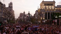 Ribuan fans Real Madrid tumpah ruah di Plaza de Cibeles, Madrid. (Foto: Getty Images/Gonzalo Arroyo Moreno)