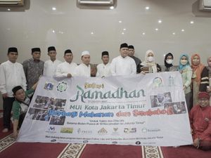 MUI Jaktim Bagikan Ribuan Sembako hingga Alat Prokes Selama Ramadan