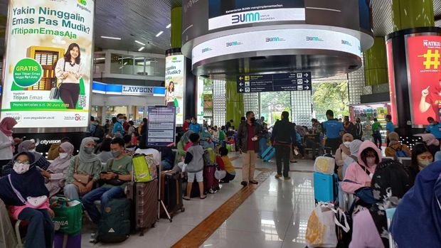 Situasi Stasiun gambir Minggu (1/5/2022) pagi