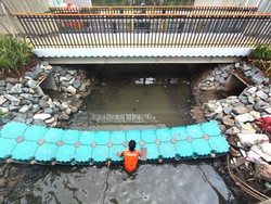 Pengunjung Tebet Eco Park: Air Sungai Keruh, Kalau Bersih Pasti Cakep