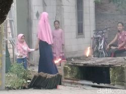 Tradisi Colok Malem Sanga Likur Ramadan Masih Lestari di Bojonegoro