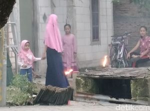 Tradisi Colok Malem Sanga Likur Ramadan Masih Lestari di Bojonegoro Tradisi Colok Malem Sanga Likur Ramadan Masih Lestari di Bojonegoro
