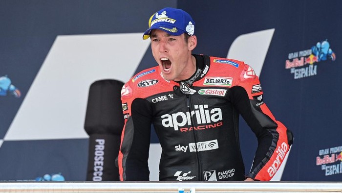 Rider Aprilia Aleix Espargaro siap bersaing dalam perebutan gelar juara dunia MotoGP 2022. (Foto: AFP/JAVIER SORIANO)