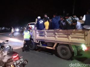 Bandel Takbiran Keliling, Belasan Pikap di Cianjur Dihalau Polisi Bandel Takbiran Keliling, Belasan Pikap di Cianjur Dihalau Polisi