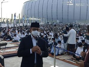 Momen Anies Baswedan Sekeluarga Salat Idul Fitri di JIS
