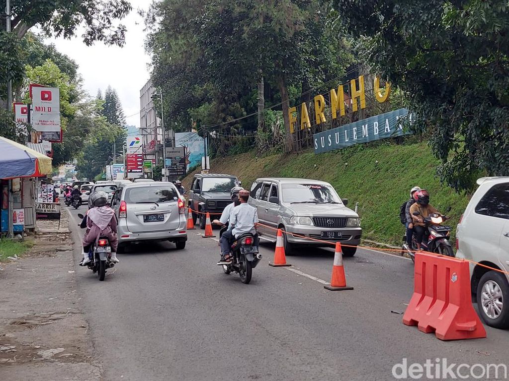 Wisatawan Padati Lembang, One Way Diberlakukan Sampai 5 Kali
