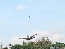 Dua Balon Udara Terpantau Terbang di Langit Ponorogo