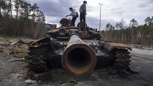 Penampakan Bangkai Tank Rusia Berserakan di Jalanan Ukraina