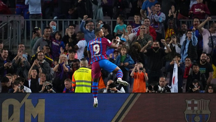 BARCELONA, SPAIN - MAY 01: Memphis Depay of FC Barcelona celebrates their sides first goal during the LaLiga Santander match between FC Barcelona and RCD Mallorca at Camp Nou on May 01, 2022 in Barcelona, Spain. (Photo by Alex Caparros/Getty Images)