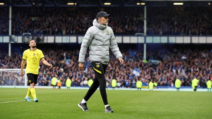 Soccer Football - Premier League - Everton v Chelsea - Goodison Park, Liverpool, Britain - May 1, 2022 Chelsea manager Thomas Tuchel and Mateo Kovacic look dejected after the match REUTERS/Phil Noble EDITORIAL USE ONLY. No use with unauthorized audio, video, data, fixture lists, club/league logos or live services. Online in-match use limited to 75 images, no video emulation. No use in betting, games or single club /league/player publications.  Please contact your account representative for further details.