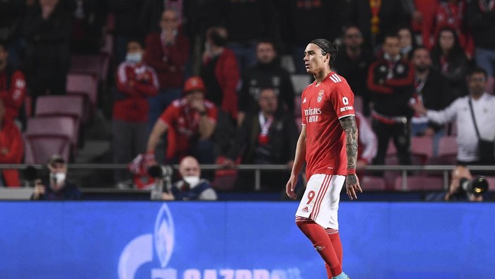 LISBON, PORTUGAL - FEBRUARY 23: Darwin Nunez reacts during the UEFA Champions League Round Of Sixteen Leg One match between SL Benfica and AFC Ajax at Estadio da Luz on February 23, 2022 in Lisbon, Portugal. (Photo by Octavio Passos/Getty Images)