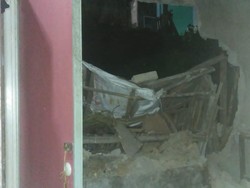 Rumah Warga di Bogor Tertimpa Tanah Longsor, Dinding Jebol