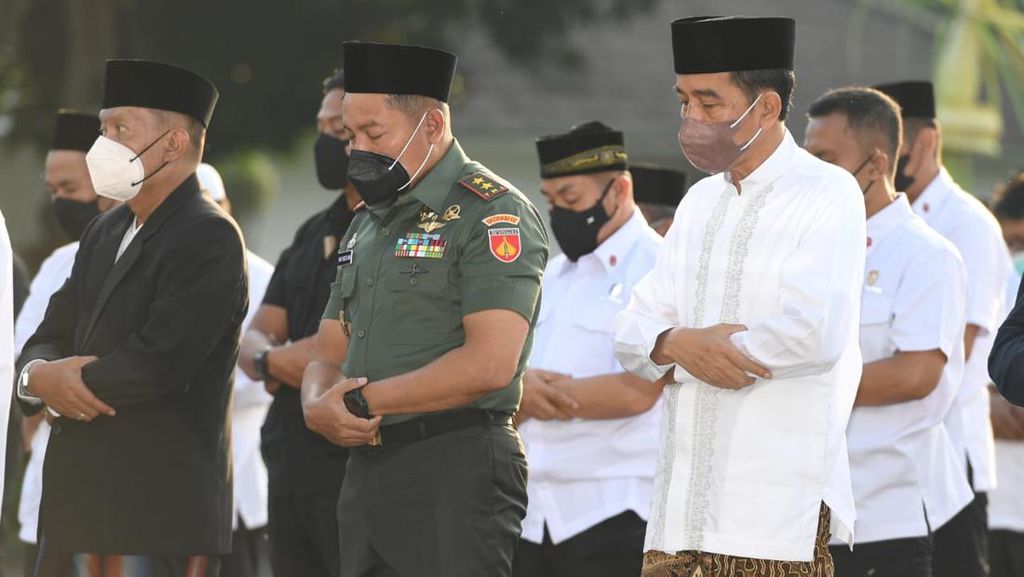 Foto-foto Jokowi Salat Id di Istana Kepresidenan Yogyakarta