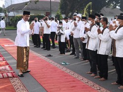 Momen Jokowi Salat Idul Fitri di Istana Kepresidenan Yogyakarta