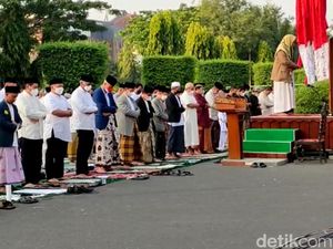 Ganjar Salat Id di Simpang Lima Semarang: Kebahagiaan Kita Semua