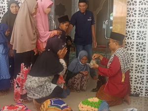 Warga Kampung Sasak Karangasem Nunas Tirta Saat Rayakan Idul Fitri Warga Kampung Sasak Karangasem Nunas Tirta Saat Rayakan Idul Fitri