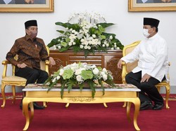 Snapshots: Kala Prabowo Silaturahmi ke Jokowi di Jogja dan Disuguhi Opor