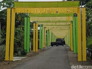 Indahnya Kampung Hias Berornamen Gemerlap Lampu Sambut Lebaran di Trenggalek