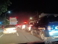 Pintu Masuk Kota Madiun Macet Hingga 1 Km Setelah Exit Tol