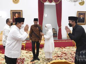 Momen Silaturahmi Jokowi di Jogja: Sowan Sultan-Makan Opor Bareng Prabowo Momen Silaturahmi Jokowi di Jogja: Sowan Sultan-Makan Opor Bareng Prabowo