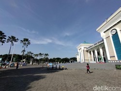 Ada Beragam Laporan Kehilangan Usai Salat Id di Masjid Al-Akbar Surabaya