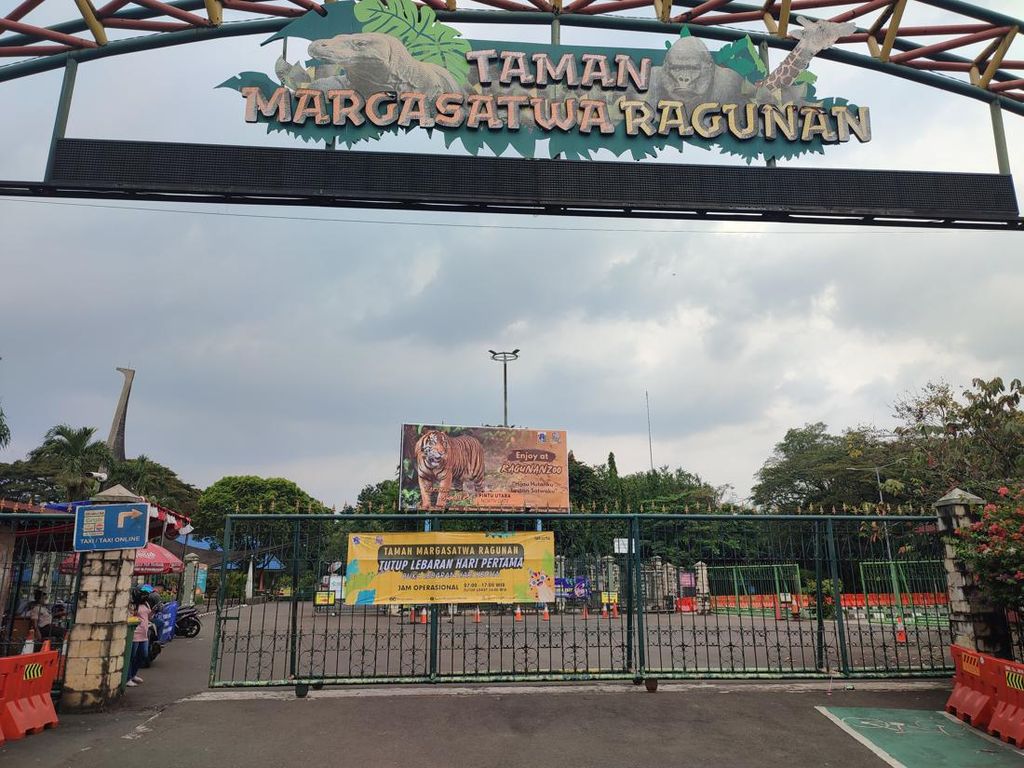 Taman Margasatwa Ragunan Tutup, Sejumlah Pengunjung Putar Balik