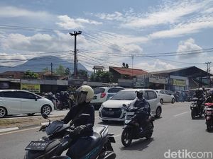 Mudik Lokal, Wilayah Bundaran Cibiru Ramai Dilintasi Pengendara Mudik Lokal, Wilayah Bundaran Cibiru Ramai Dilintasi Pengendara