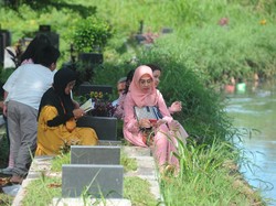 Adab Ziarah Kubur Bagi Perempuan Haid