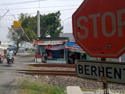 748 Perlintasan KA di Jatim Tak Dijaga, Khofifah Minta EWS Segera Dipasang