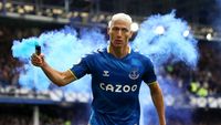 Momen Richarlison Lempar Petasan Biru Usai Jebol Gawang Chelsea