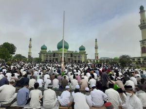 Warga Pekanbaru Padati Masjid Raya An Nur Gelar Salat Idul Fitri Warga Pekanbaru Padati Masjid Raya An Nur Gelar Salat Idul Fitri
