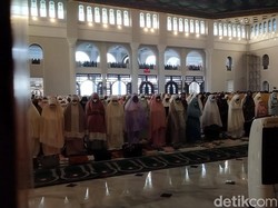 Khotbah Idul Fitri, Khatib Masjid Al Akbar Tekankan Jaga Prokes-Hati