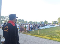 Toleransi, Pecalang Turut Amankan Salat Id di Lapangan Pegok Denpasar