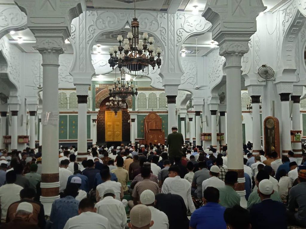 Jemaah Padati Masjid Raya Baiturrahman Aceh
