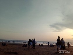 Pantai Petitenget Bali: Lokasi, Harga Tiket dan Daya Tariknya