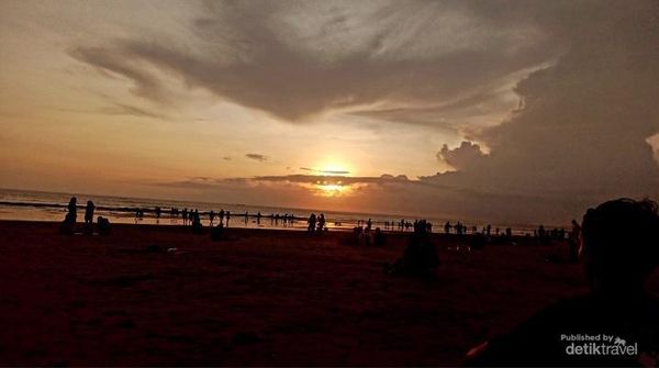 Suasana di Pantai Petitenget Seminyak Bali
