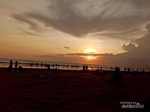 Suasana di Pantai Petitenget Seminyak Bali Suasana di Pantai Petitenget Seminyak Bali