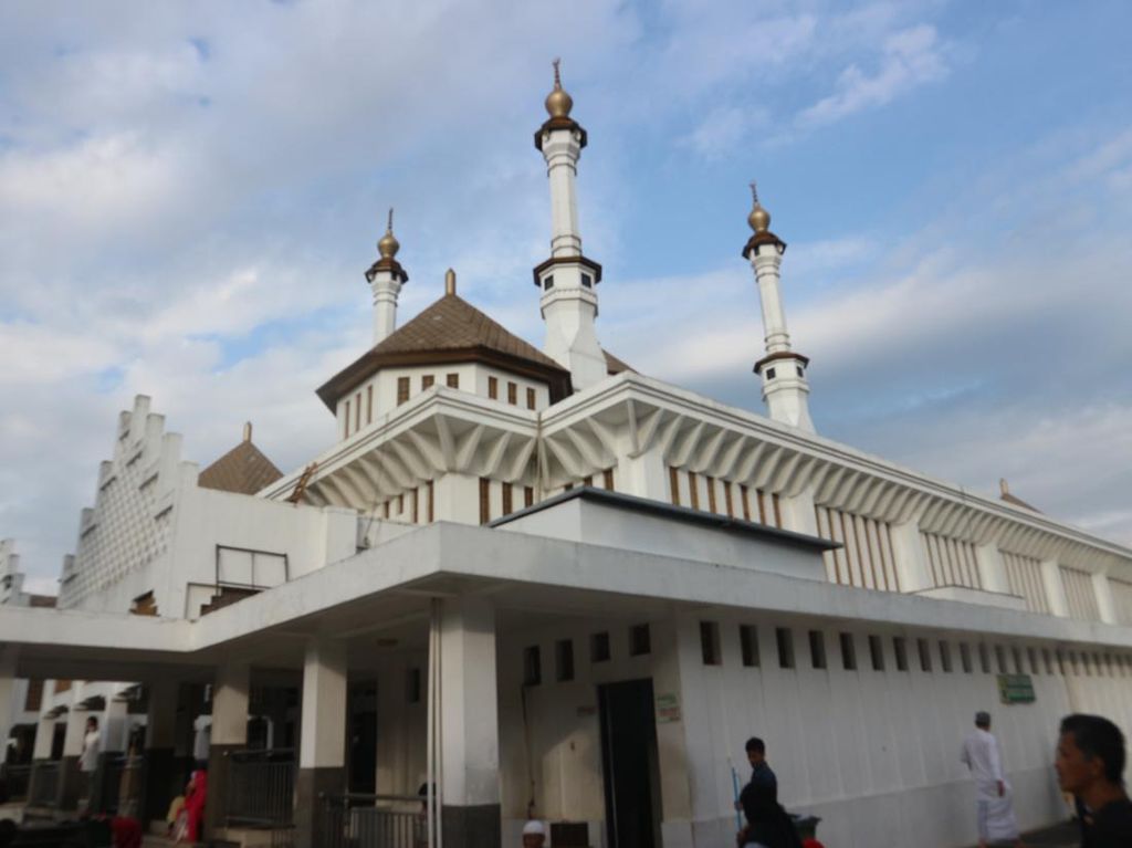 Masjid Cantik Nan Megah di Kota Santri