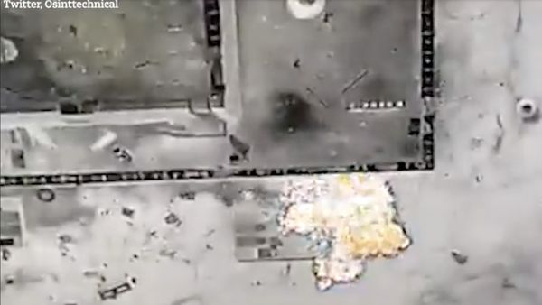 Penampakan 2 Tank Rusia Meledak Dibom Drone Ukraina