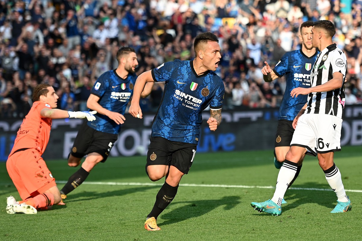 Inter Milan mengalahkan Udinese 2-1 untuk kembali menekan AC Milan di puncak klasemen. (Foto: Getty Images/Alessandro Sabattini)