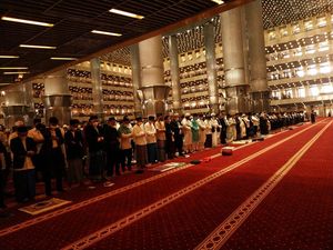 Jamaah Istiqlal Membludak, Wapres Maruf Amin Sempat Terjebak Macet Jamaah Istiqlal Membludak, Wapres Maruf Amin Sempat Terjebak Macet