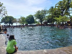 Liburan, Wisatawan Domestik Serbu Objek Wisata Air Sanih